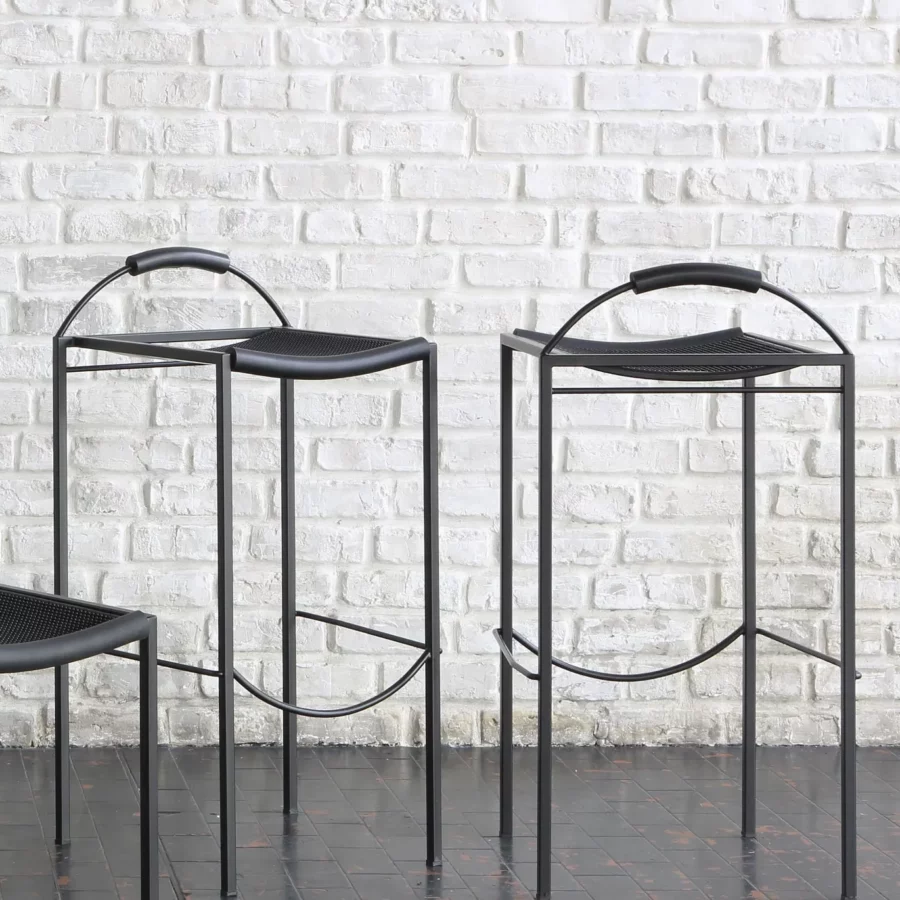 sgabello-alto-sgabello-alto-nero-zeus_madeindesign_430987_original.jpg